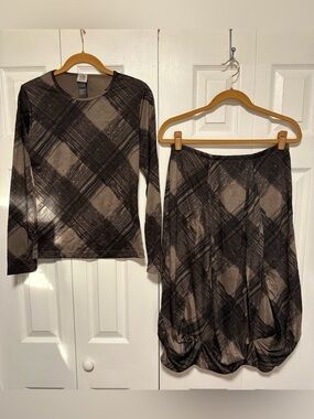 Lunn Abstract Print Taupe & Black Bubble Hem Skirt Set